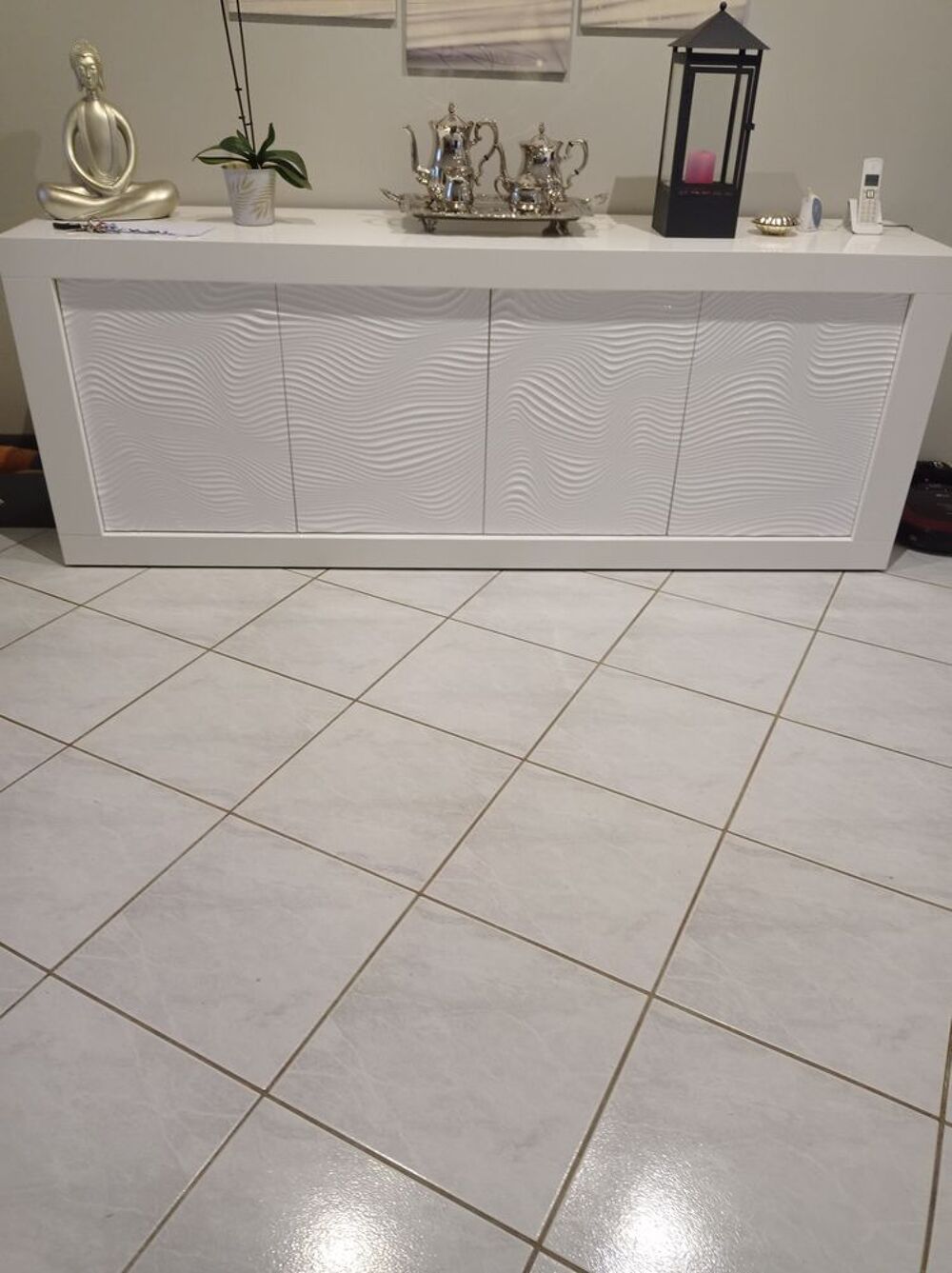 Buffet laqu&eacute; blanc avec &eacute;clairage Meubles