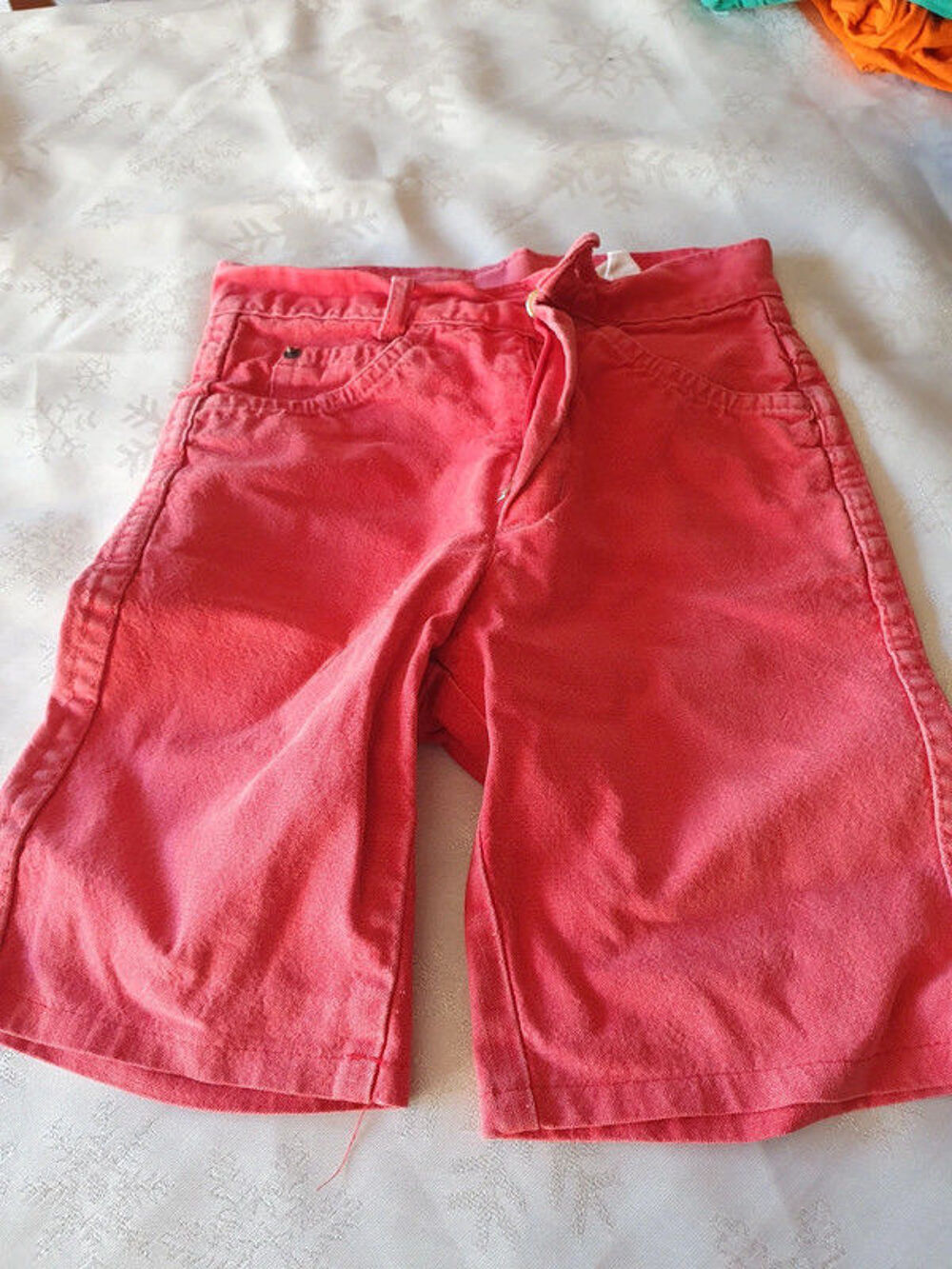 Short long rouge 
4 ans
Vêtements enfants