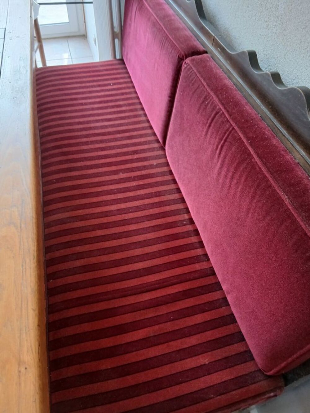 CHAISES OU FAUTEUILS Meubles