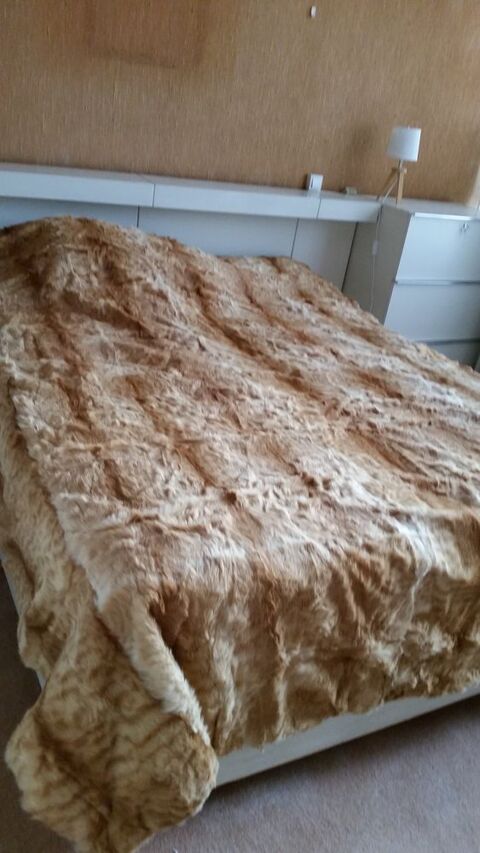 Dessus de lit en fourrure 235x200cm 500 Paris 13 (75)