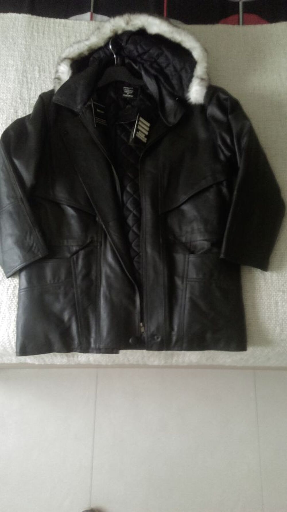 Veste femme cuir &agrave; capuche amovible neuve (&eacute;tiquette) Vêtements