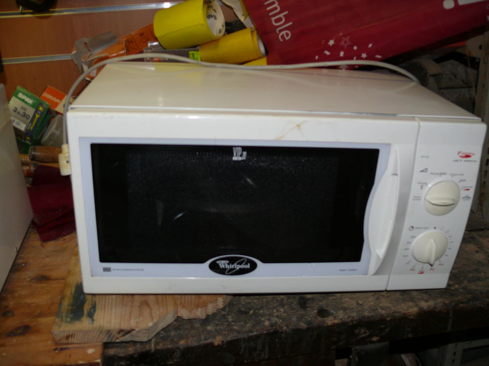 micro-ondes ( 2 mod&egrave;les au choix ). 28 € pi&egrave;ce. Electroménager