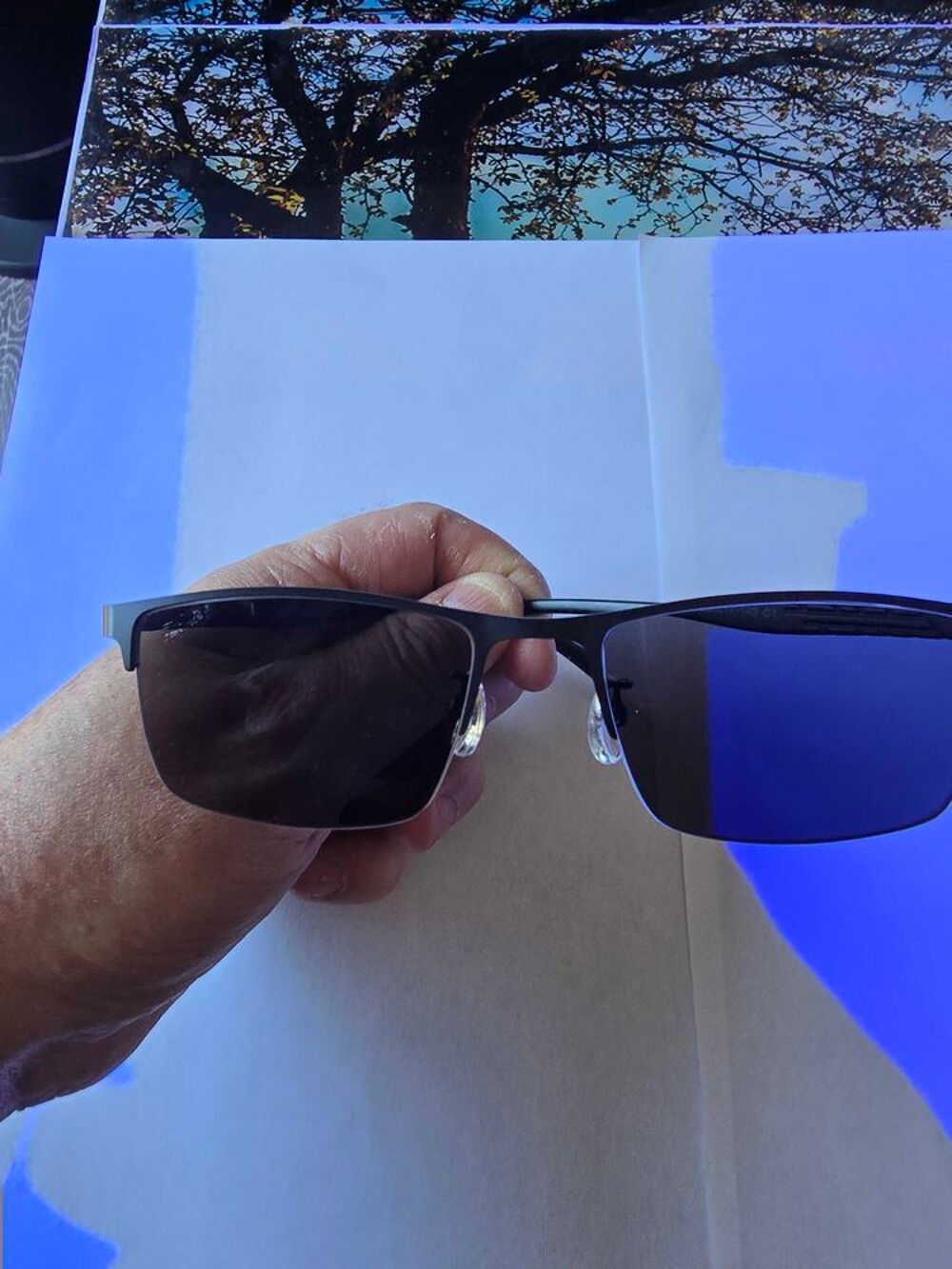 2 lunettes verres Essilor photochromiques GEN S lecture, anti lumi&egrave;res bleus anti rayures neuves pour la lecture. Accessoires