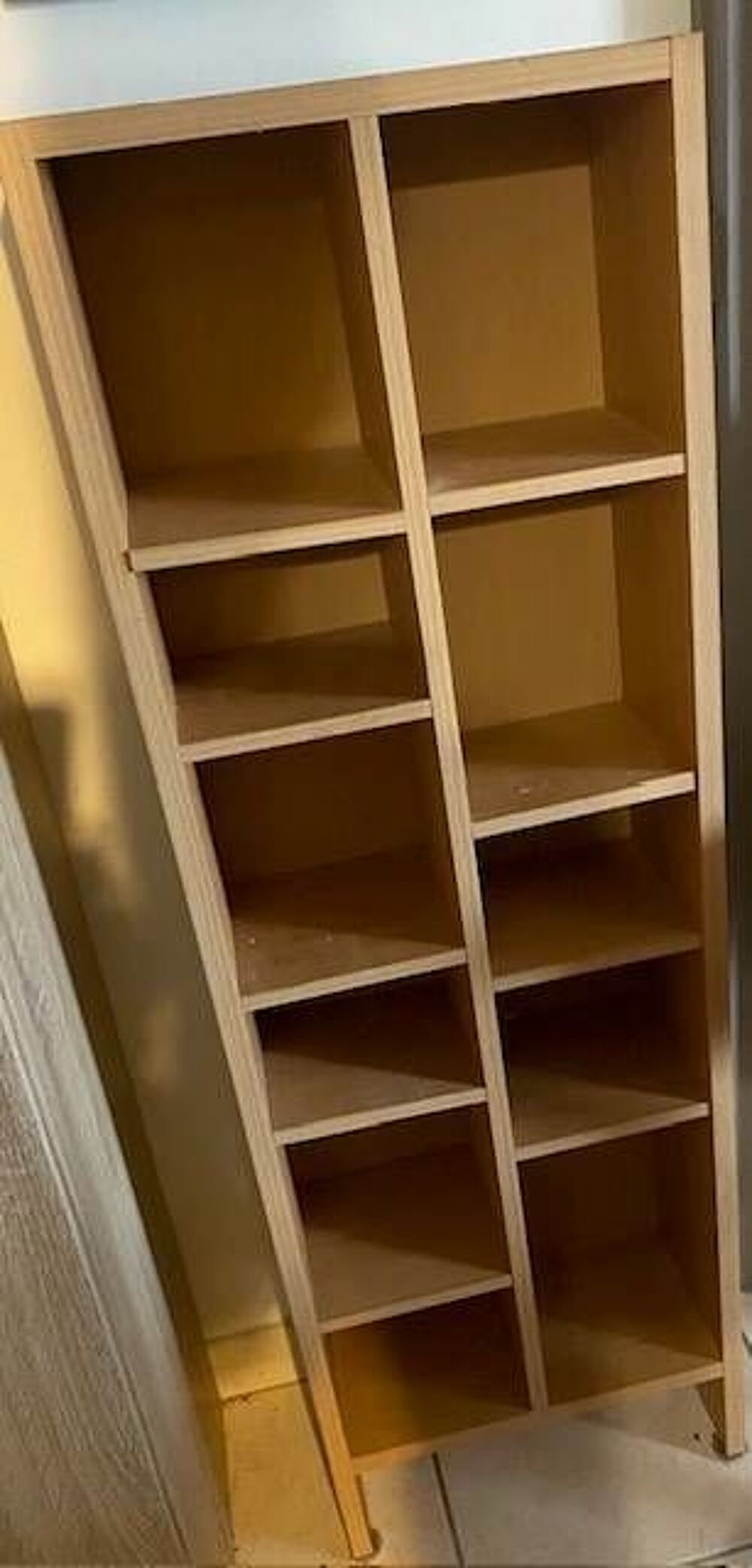 ETAGERE DE RANGEMENT LIVRES, CD OU AUTRES
Meubles