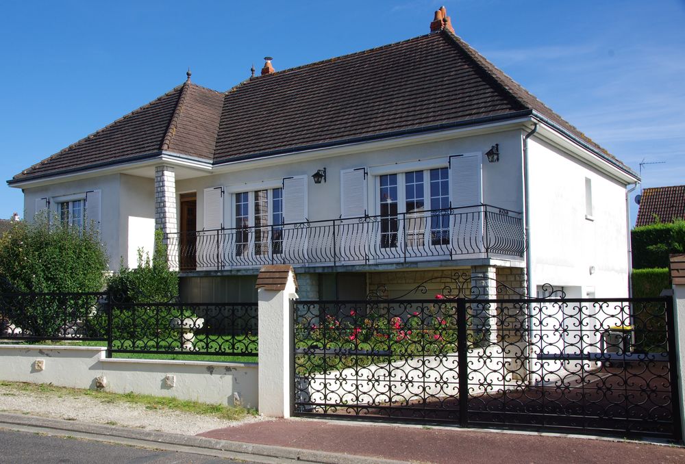 Vente Maison grande maison sur terrain de  849 m2 proche tous commerces Saint-sulpice-de-pommeray