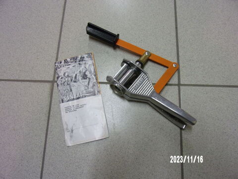 Appareille pour boucher les Bouteilles. 0 Laill� (35)