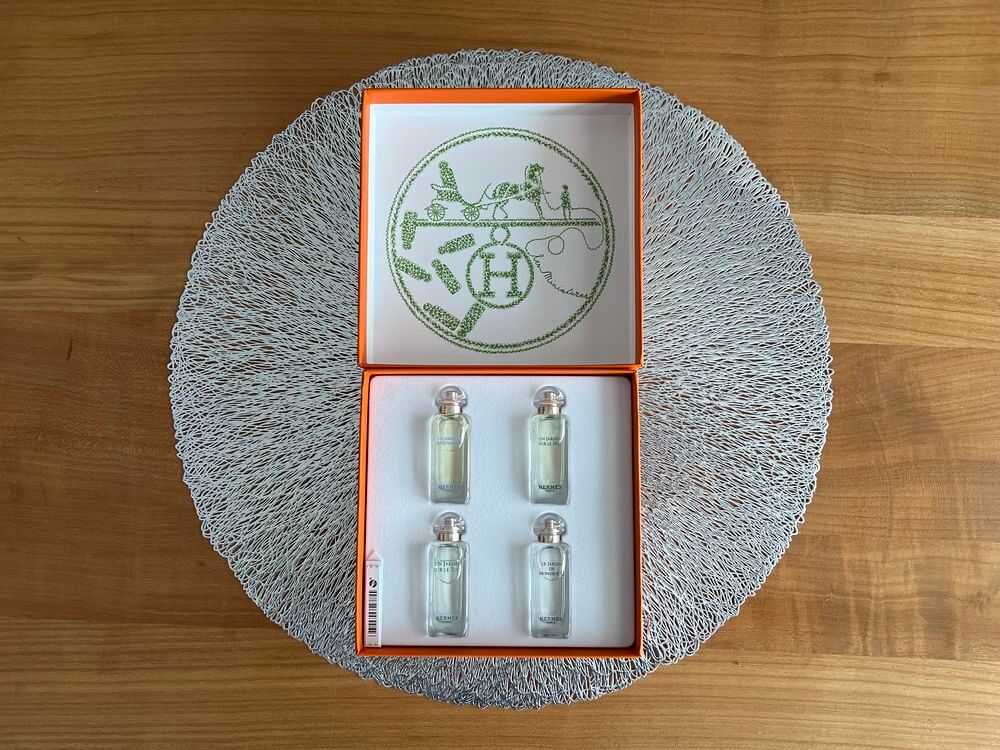 Coffret cadeau de miniatures de parfums Herm&egrave;s 