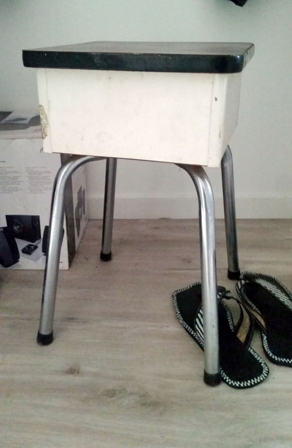 Tabouret boite &agrave; brosses et cirages... des ann&eacute;es 70... Meubles