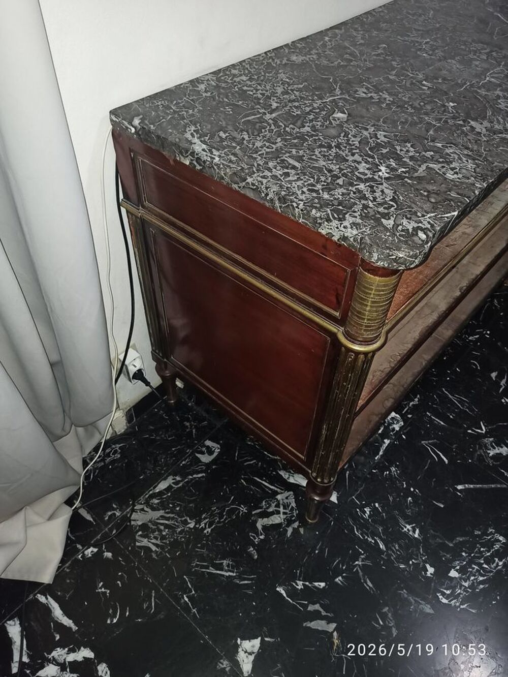 Commode us&eacute;e avec plateau en marbre Meubles