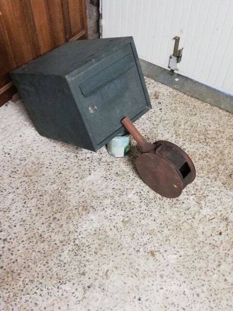 boite aux lettres.    et  gril pour chataignes et marrons. 18 Condat-sur-Vienne (87)