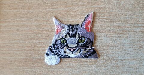 écusson brodé tête de chat 
6x5,5 cm 
thermocollant 4 Carnon Plage (34)