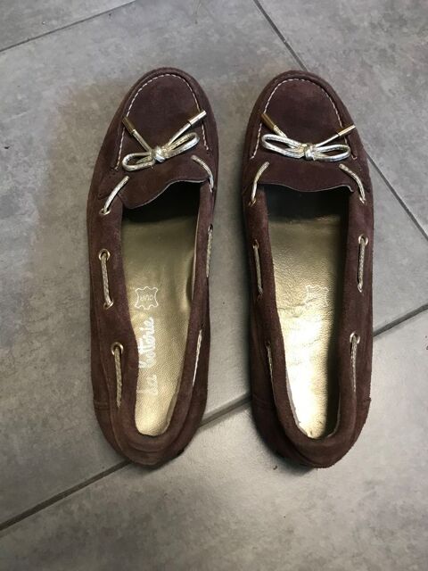 une paire de mocassins 12 Villars-les-Dombes (01)