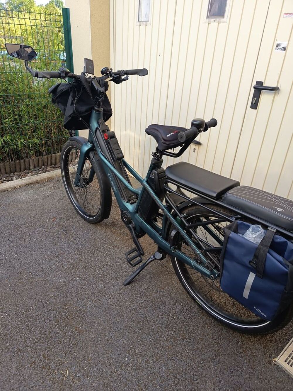 V&eacute;lo &eacute;lectrique cargo LONGTAIL HYBRID 800 CUBE Biplace Vélos