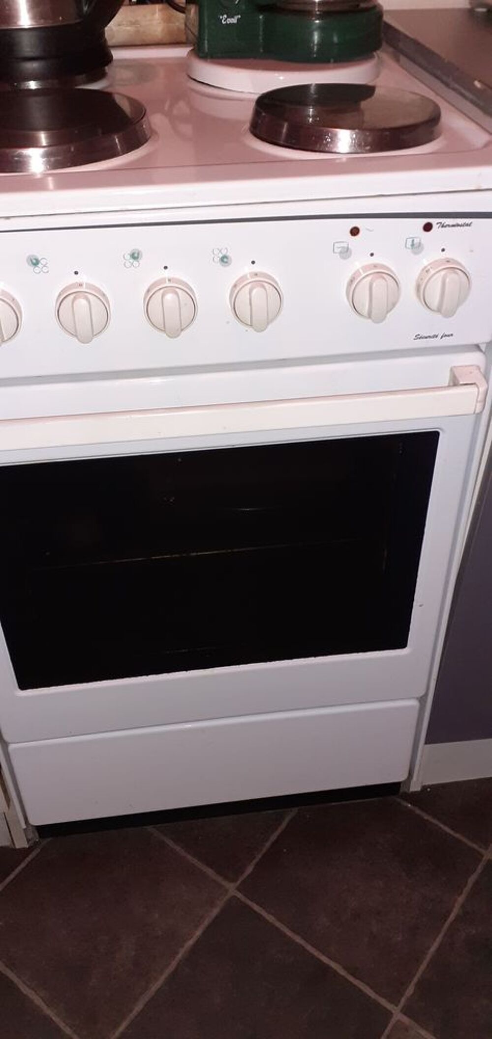 CUISINIERE ELECTRIQUE Electroménager