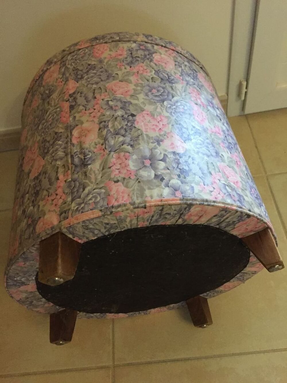 Pouf capitonn&eacute;e Meubles