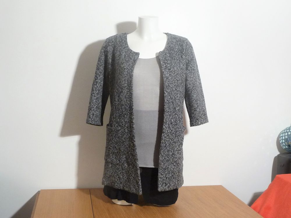 Veste/ Manteau Gris &agrave; Manches 3/4 et ses 2 Poches Vêtements