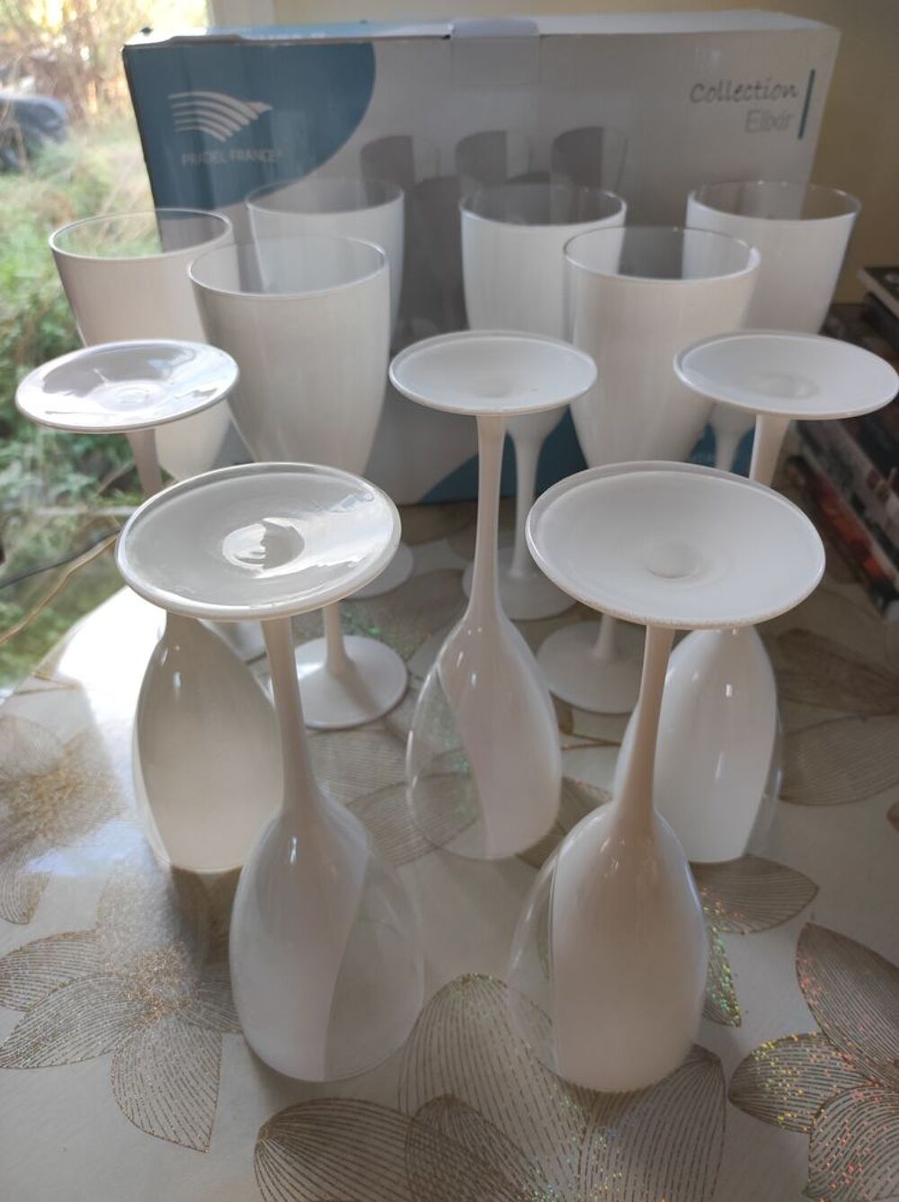 Lot de 11 Tr&egrave;s beaux verres Blancs Vin/Eau Electroménager
