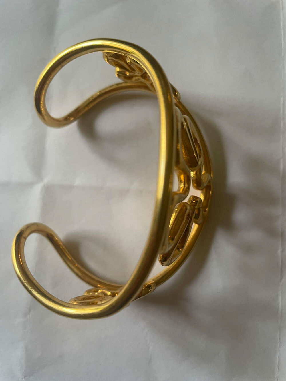 Bracelet rigide dor&eacute; Fleurs INES DE LA FRESSANGE Bijoux et montres