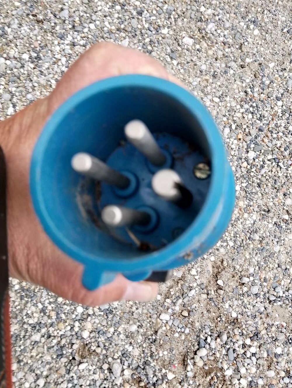 Fiche LEGRAND 9H IP44 32A - 200/250V~ - 3P+T Bricolage