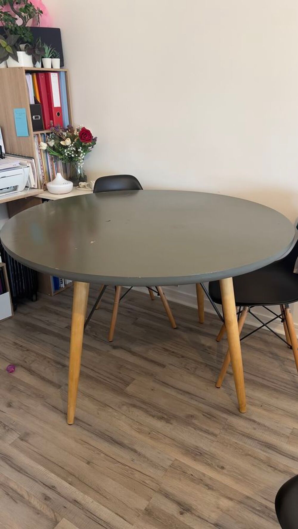 Table ronde en bois, 4 personnes , valeur 299€ Meubles