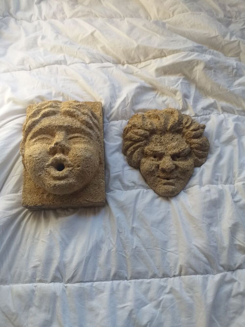 Visages en Pierre de Rognes Jardin
