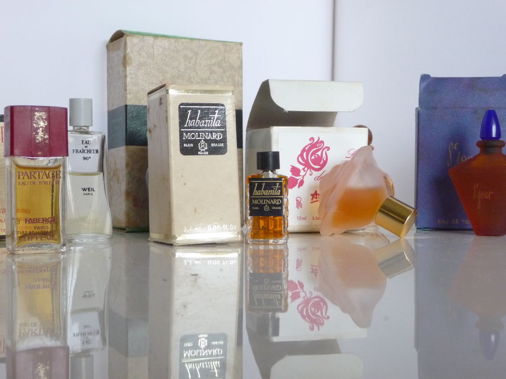 lot de flacons miniatures de parfum 