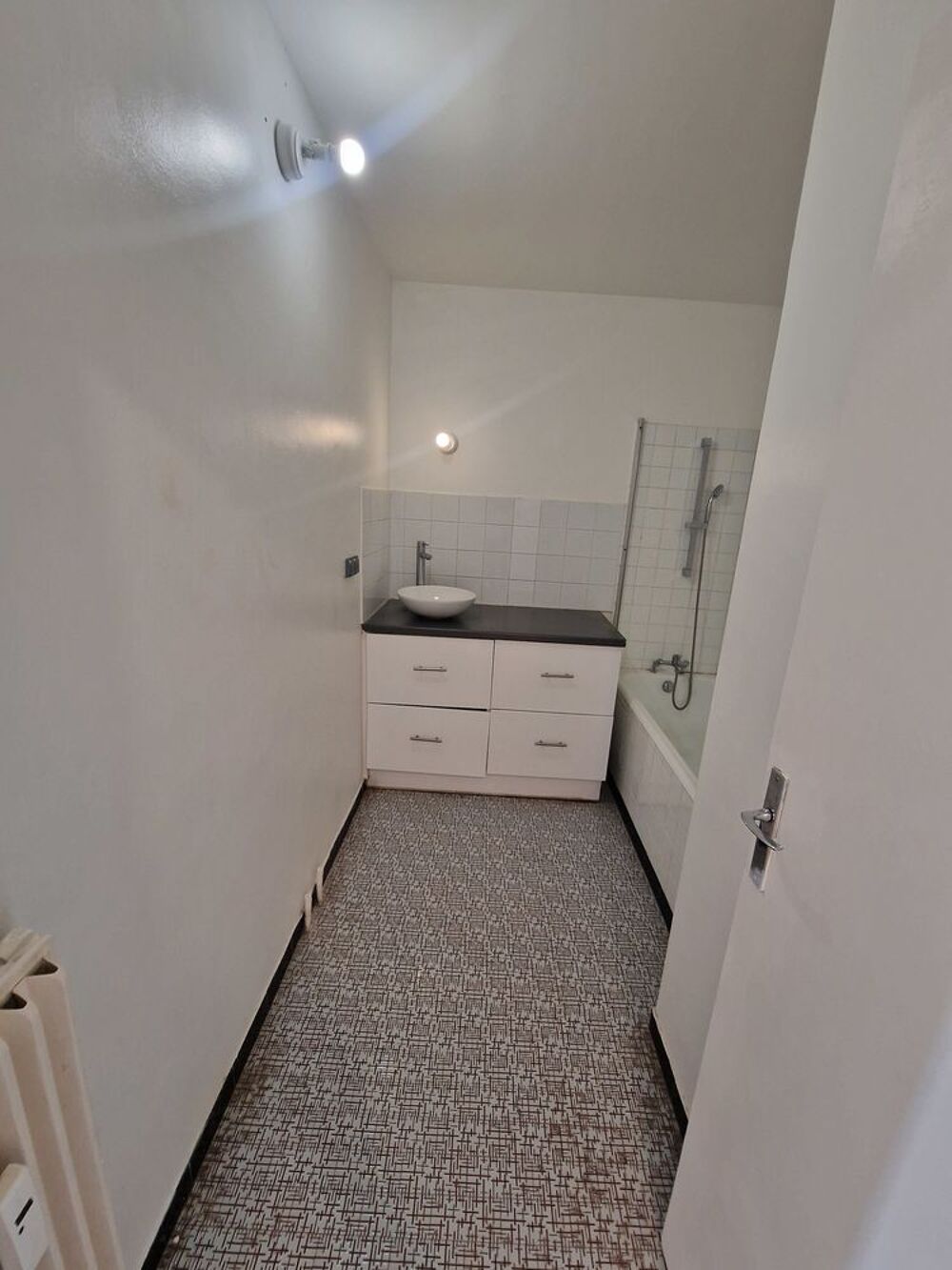 Vente Appartement Bondy Centre – Grand 2 pièces rénové de 59,56 m² – Traversant Est/Ouest – 2 balcons – DPE C Bondy