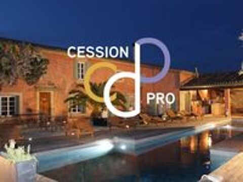   MAS RÉNOVÉ AVEC CHAMBRES NOMBREUSES ET GRANDE PISCINE EN ZONE TOURISTIQUE. 