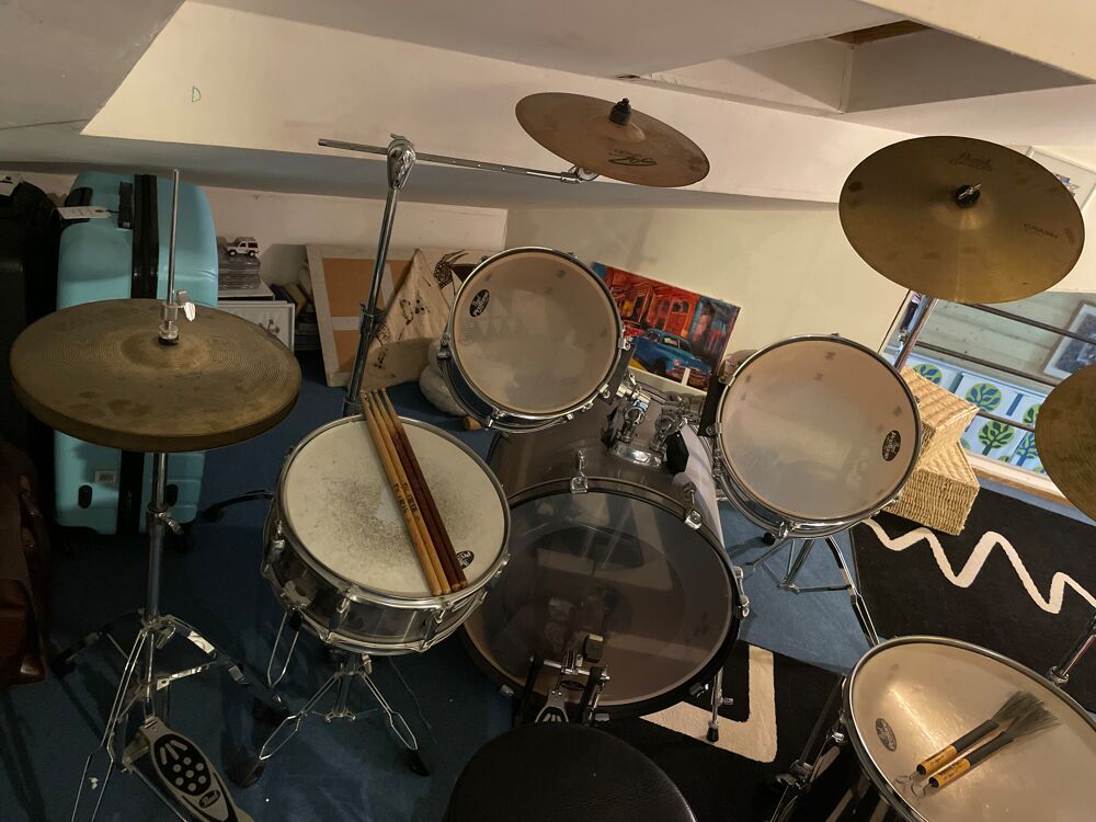 Batterie pearl chrom&eacute;e et 3 cymbales Instruments de musique