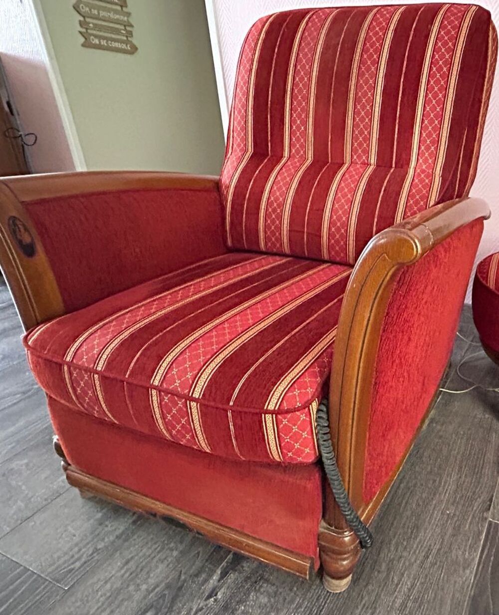 2 fauteuils 1 canap&eacute; 1 pouf 1table basse Meubles