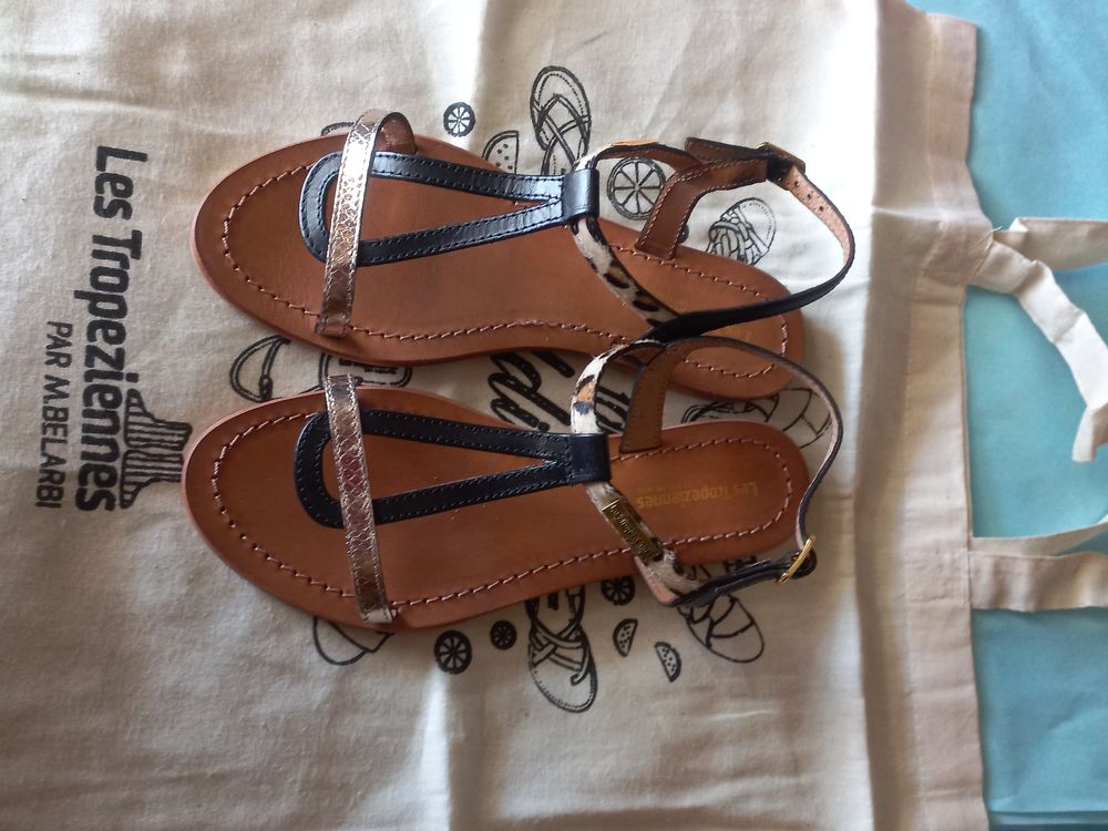 TROPEZIENNES JAMAIS PORTEES
Pointure : 36 Chaussures