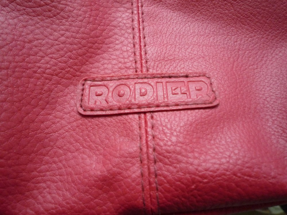 Sac a main fourre tout forme Pochon rouge griff&eacute;e RODIER Maroquinerie
