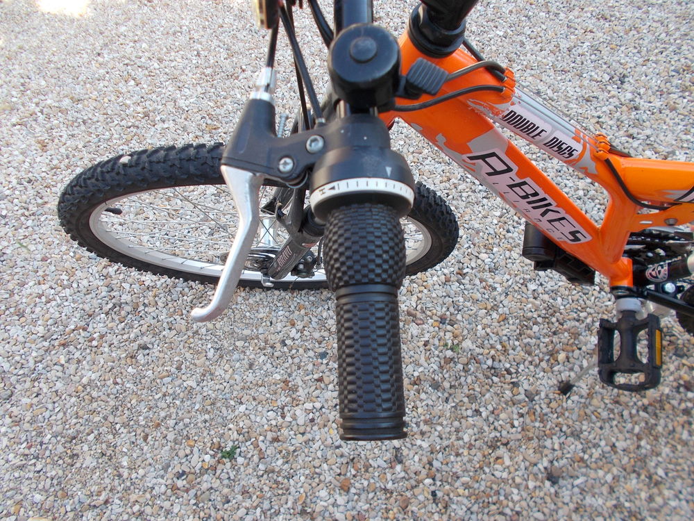 vtt a bikes lliance 26 pouces 2 freins a disque comme neuf Vélos