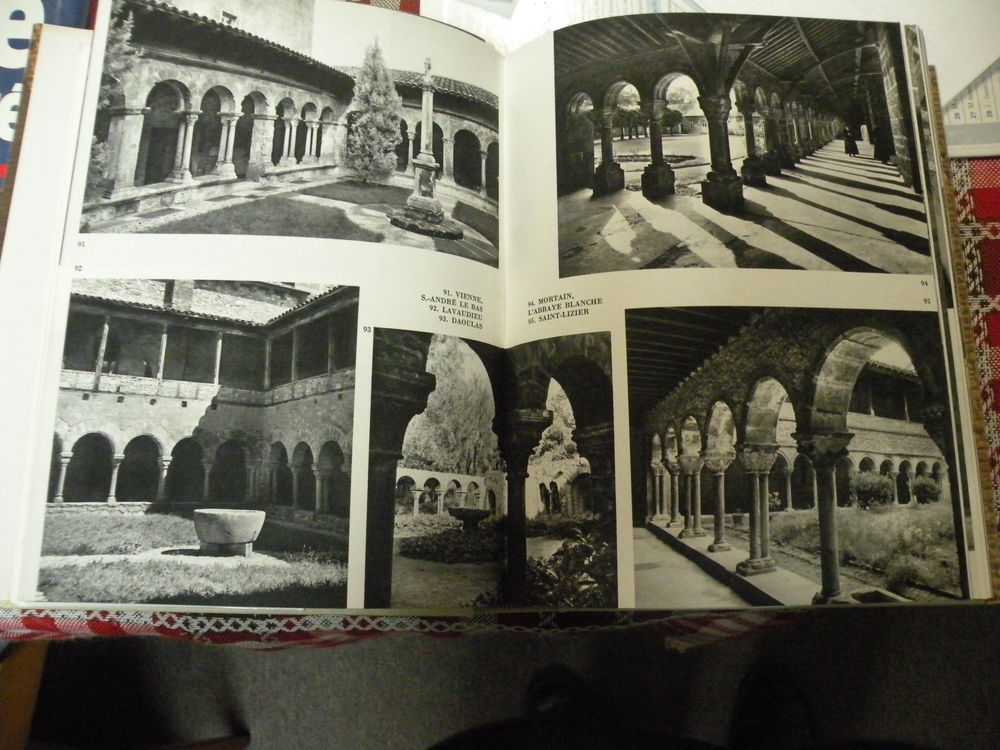 CATHEDRALES ET ABBATIALES ROMANES DE FRANCE Livres et BD