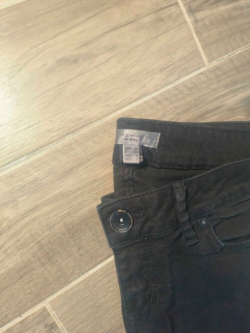 €‹Jean Noir Slim Zipp&eacute; aux Chevilles €" Pen&eacute;lope &amp; M&oacute;nica Cruz for MNG (Taille 40) Vêtements