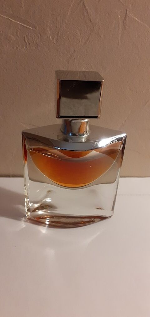 eau de parfum  LA VIE EST BELLE 15 Alès (30)