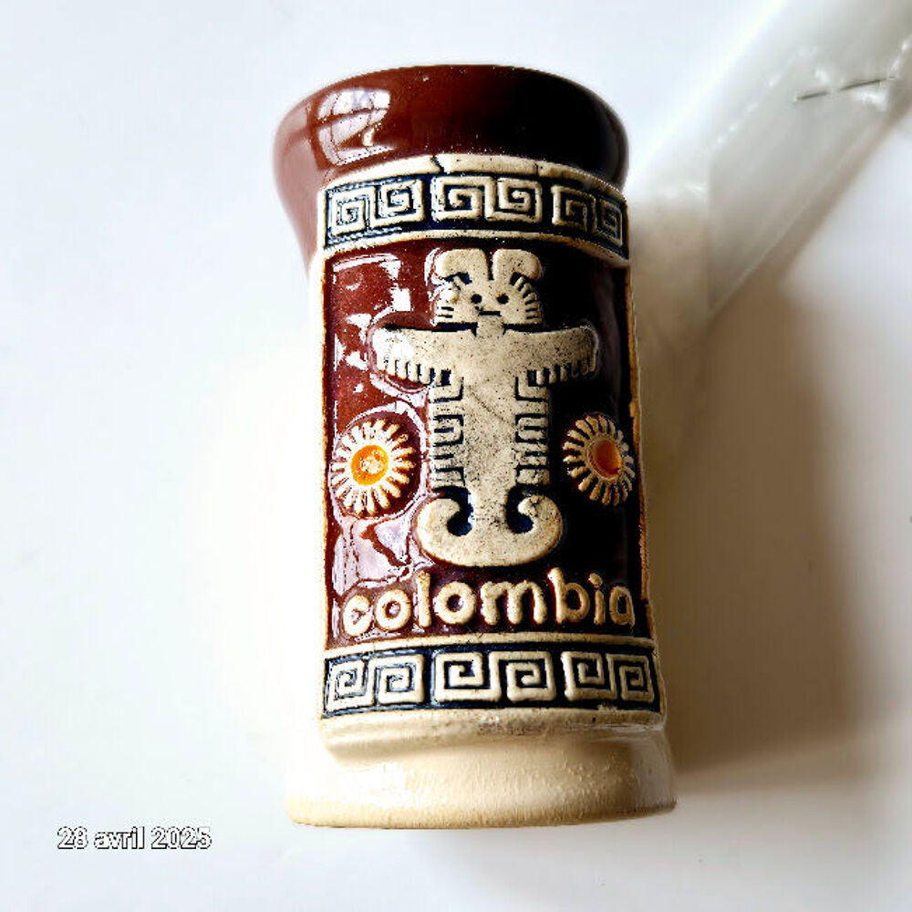 Petit pot &agrave; cure dents en c&eacute;ramique de Colombie, avec des In Cuisine