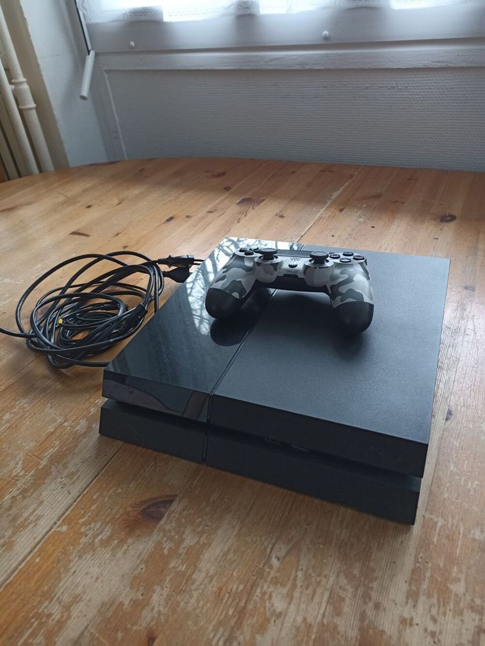 PS4 500Go en tr&egrave;s bonne &eacute;tat Consoles et jeux vidéos