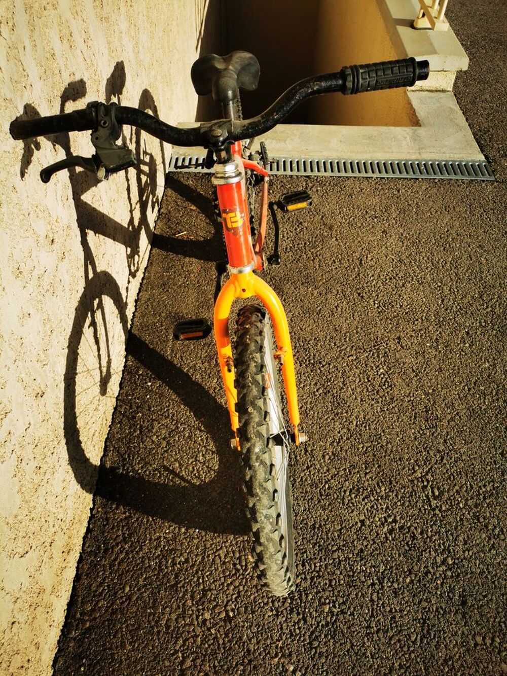 V&eacute;lo enfant &agrave; r&eacute;parer 20 euros Vlos