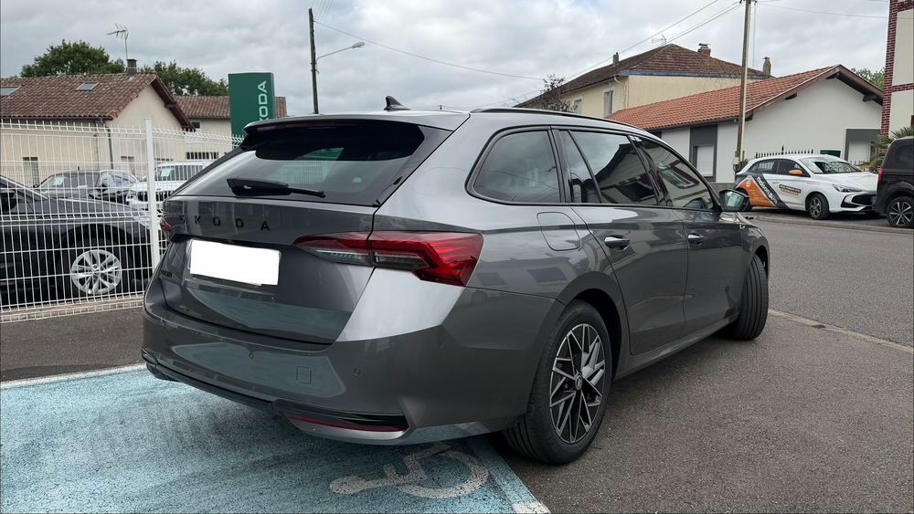 Superb Octavia Combi Sportline 2024 occasion 40100 Dax