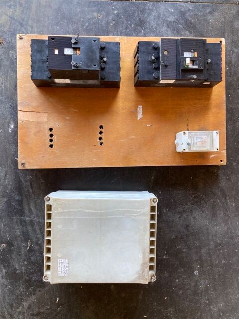 Disjoncteur �lectrique 100 Labastide-Sav�s (32)