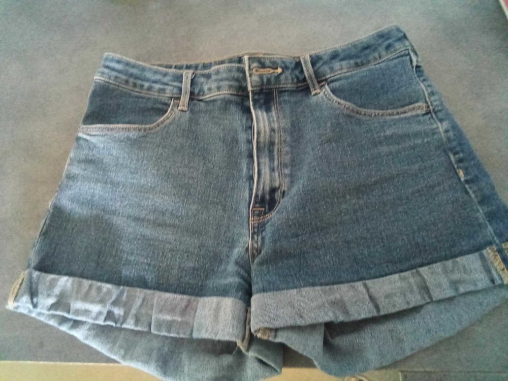Short en jean taille 38/40 Vêtements