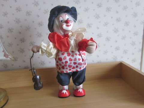 clown violoniste musical, et, articulé 3 Soucelles (49)