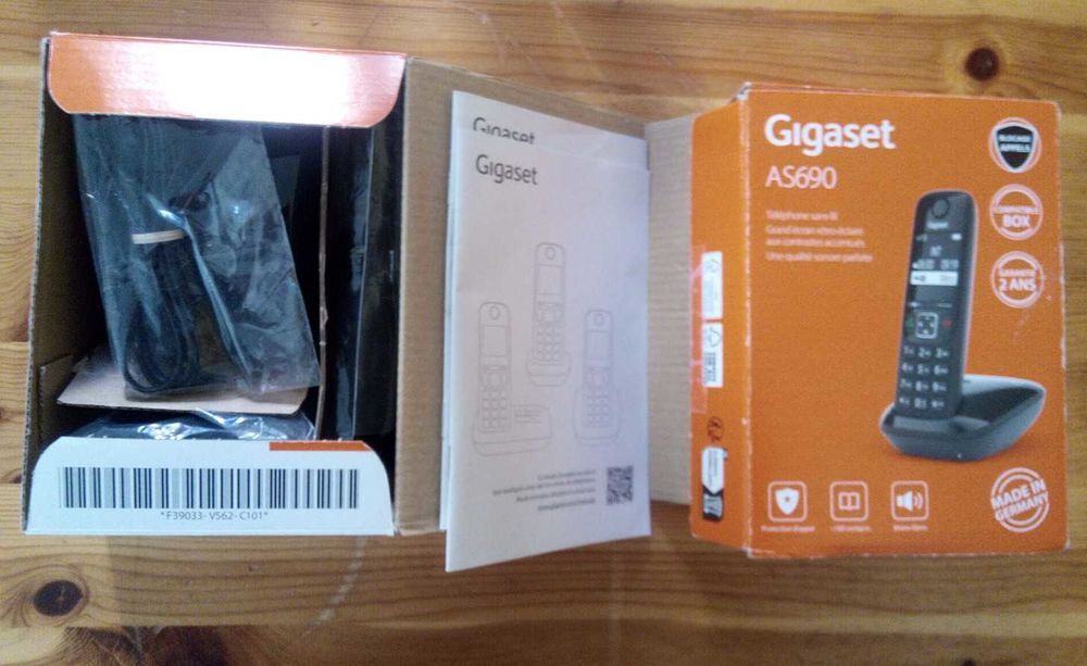 T&eacute;l&eacute;phone fixe Gigaset neuf complet d'origine.
Jamais utilis&eacute; 
Sur Amiens Rivery. 
15 € pi&egrave;ce. Téléphones et tablettes