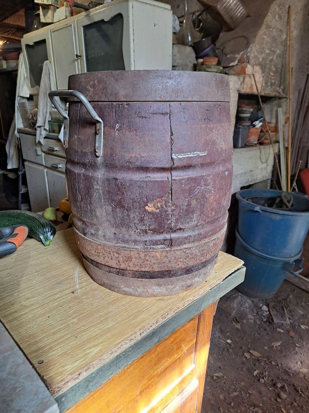 tonneau en bois pour d&eacute;co ou plantes Décoration