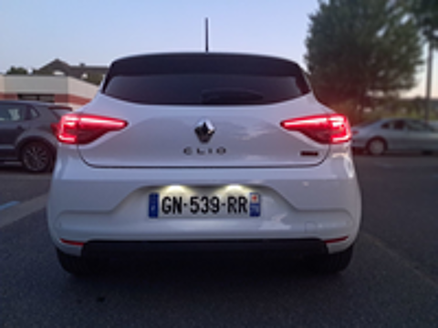 Clio V Clio E-Tech full hybrid 145 Evolution 2023 occasion 77184 &Eacute;merainville