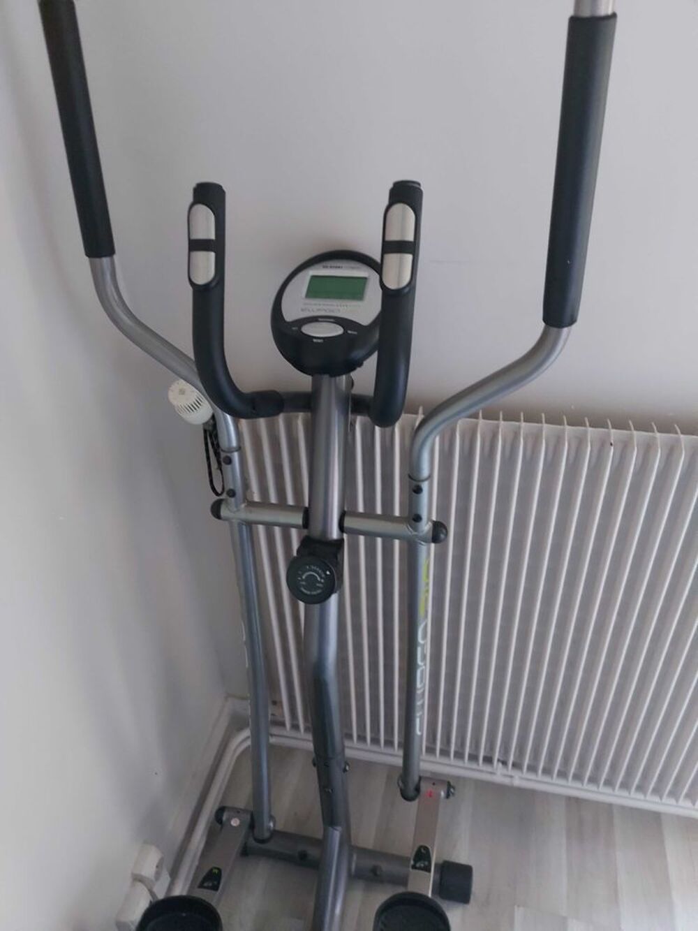 rameurs est v&eacute;lo d'appartement Sports