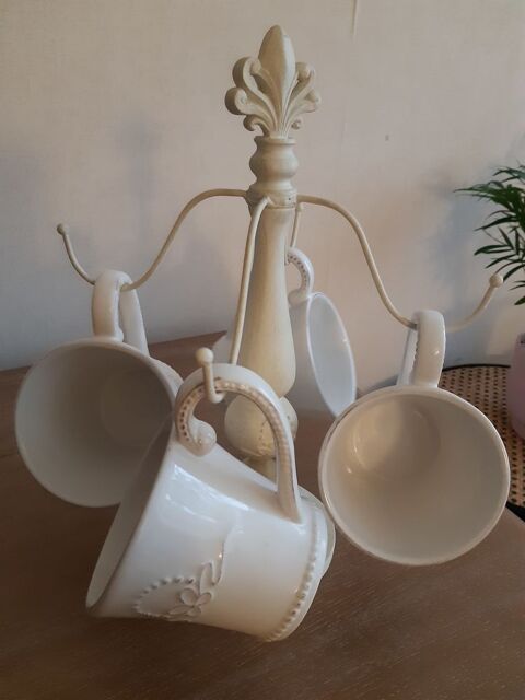 4 jolies tasses à café avec support (AMADEUS) 12 Rennes (35)