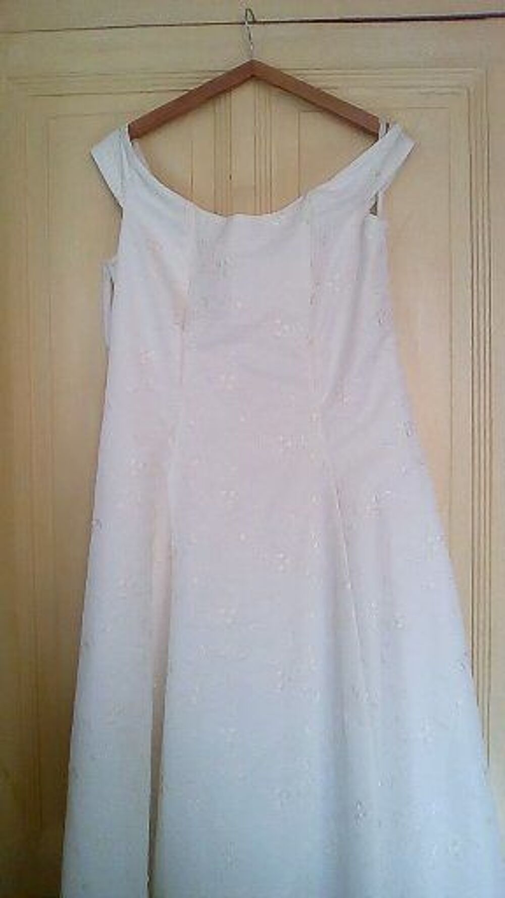 Robe de mari&eacute;e et de soir&eacute;e
Vêtements