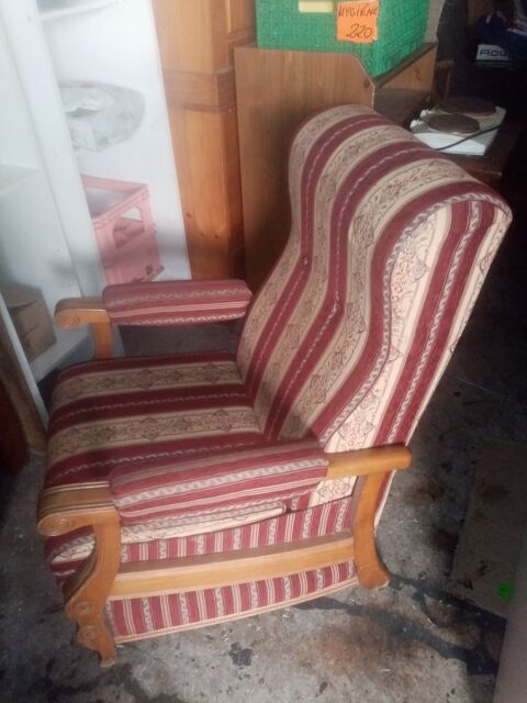 2 fauteuils repose-pieds 15 euros L'un Perpignan (66)